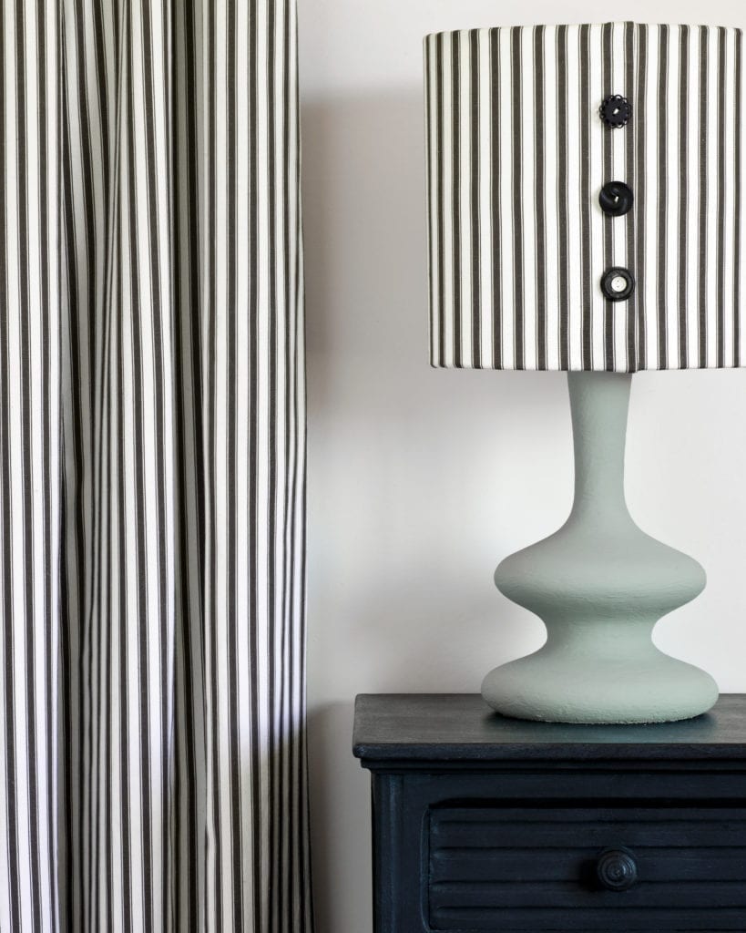 Annie Sloan Chalk Paint® - Athenian Black - The 3 Painted Pugs