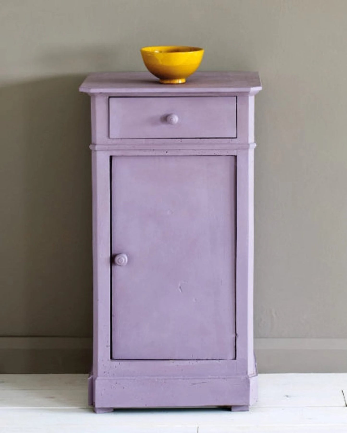 Annie Sloan Chalk Paint® - Emile - The 3 Painted Pugs